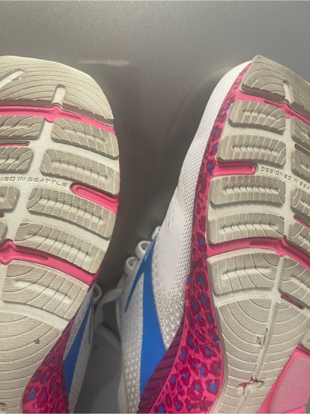 Brooks Adrenaline GTS 22 Women’s White Running Shoes with Pink and Blue Accents - Picture 9 of 11